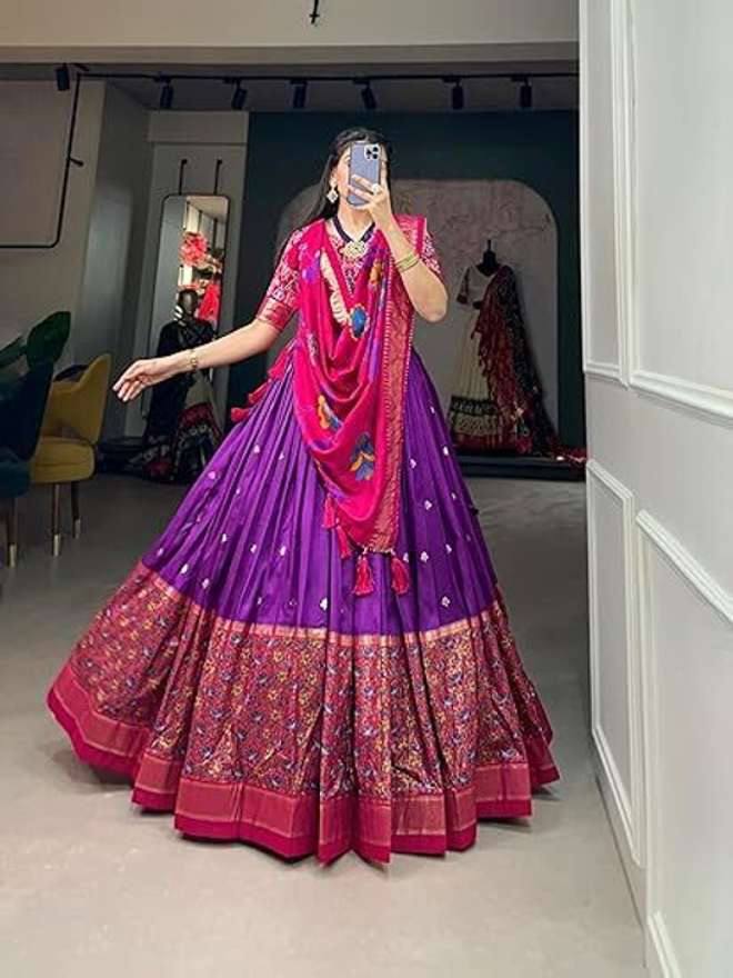 Soyez magnifique dans ce magnifique ensemble lehenga blanc cassé