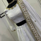 Sehen Sie umwerfend aus in diesem wunderschönen cremefarbenen Lehenga-Set