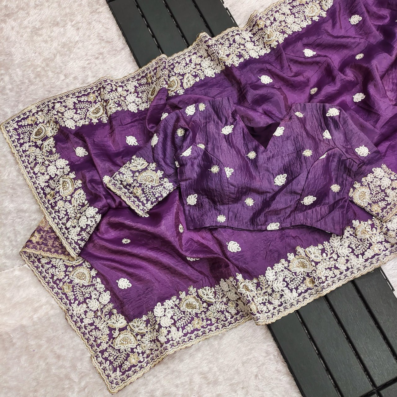 Zari-Jacquard-Bordüre mit Zari-Futter im vollen Sari