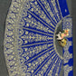 NEUER LEHENGA CHOLI AUS SAMT IM BEUTIQUE-STIL MIT STICKEREI UND KORDELN