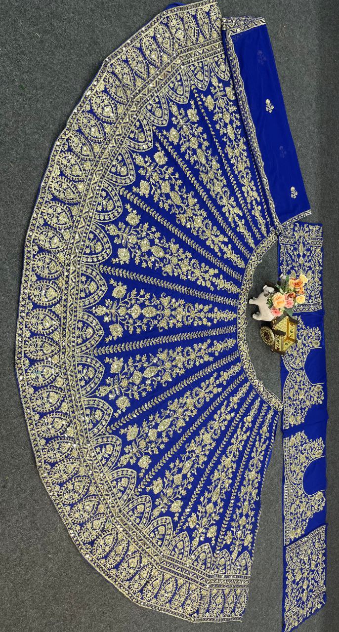 NEUER LEHENGA CHOLI AUS SAMT IM BEUTIQUE-STIL MIT STICKEREI UND KORDELN
