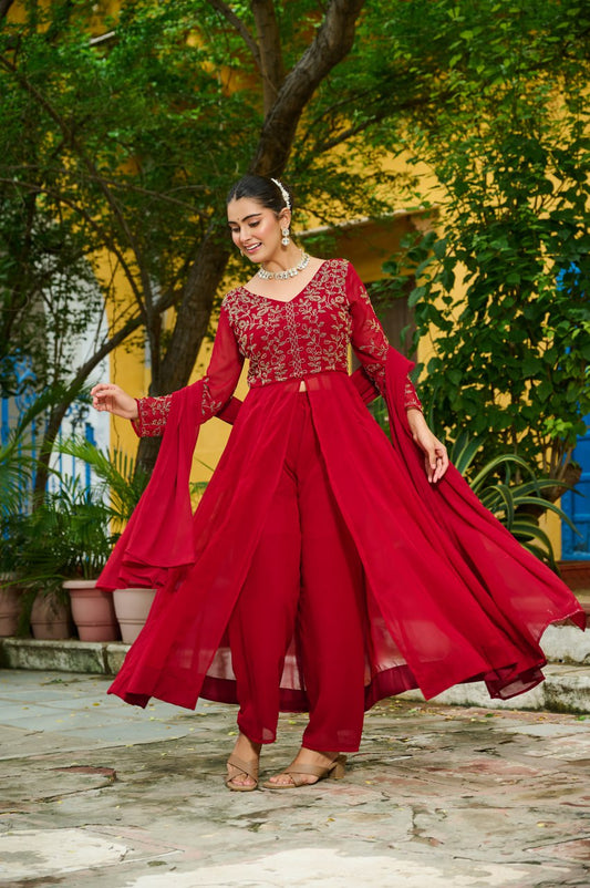 Kleid aus Georgette-Imitat mit üppiger Paillettenstickerei