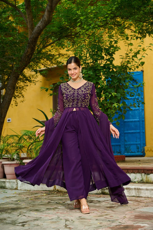 Kleid aus Georgette-Imitat mit üppiger Paillettenstickerei