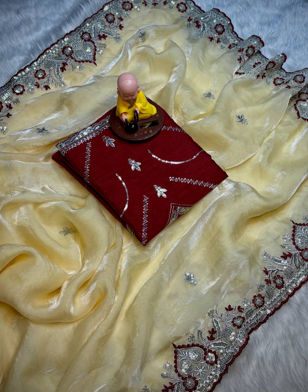 Je recherche quelqu'un pour ce magnifique sari de la même couleur