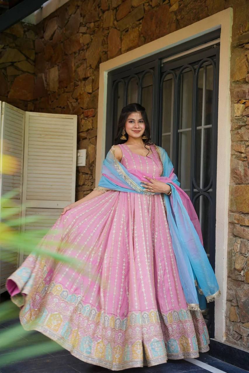 Präsentation des exklusiven Anarkali-Shooting-Designs