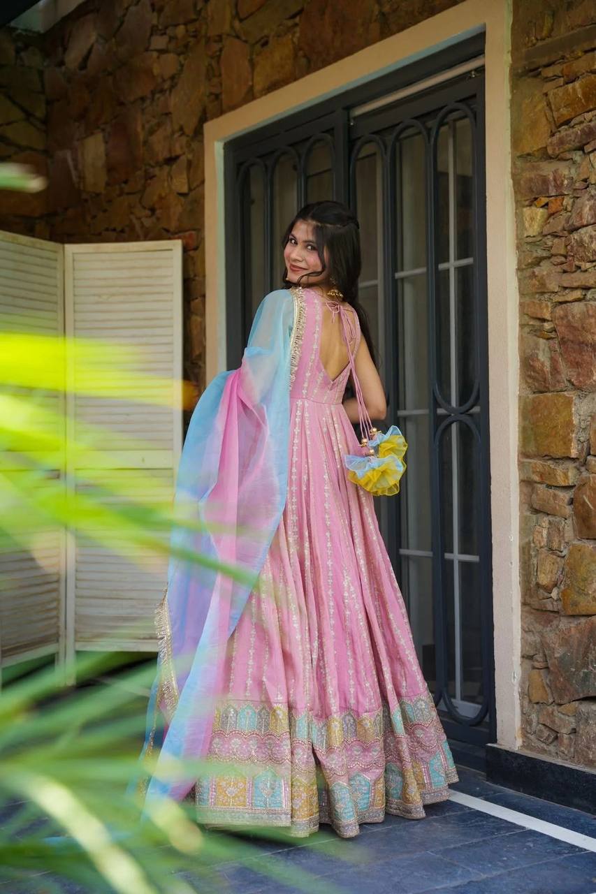 Präsentation des exklusiven Anarkali-Shooting-Designs