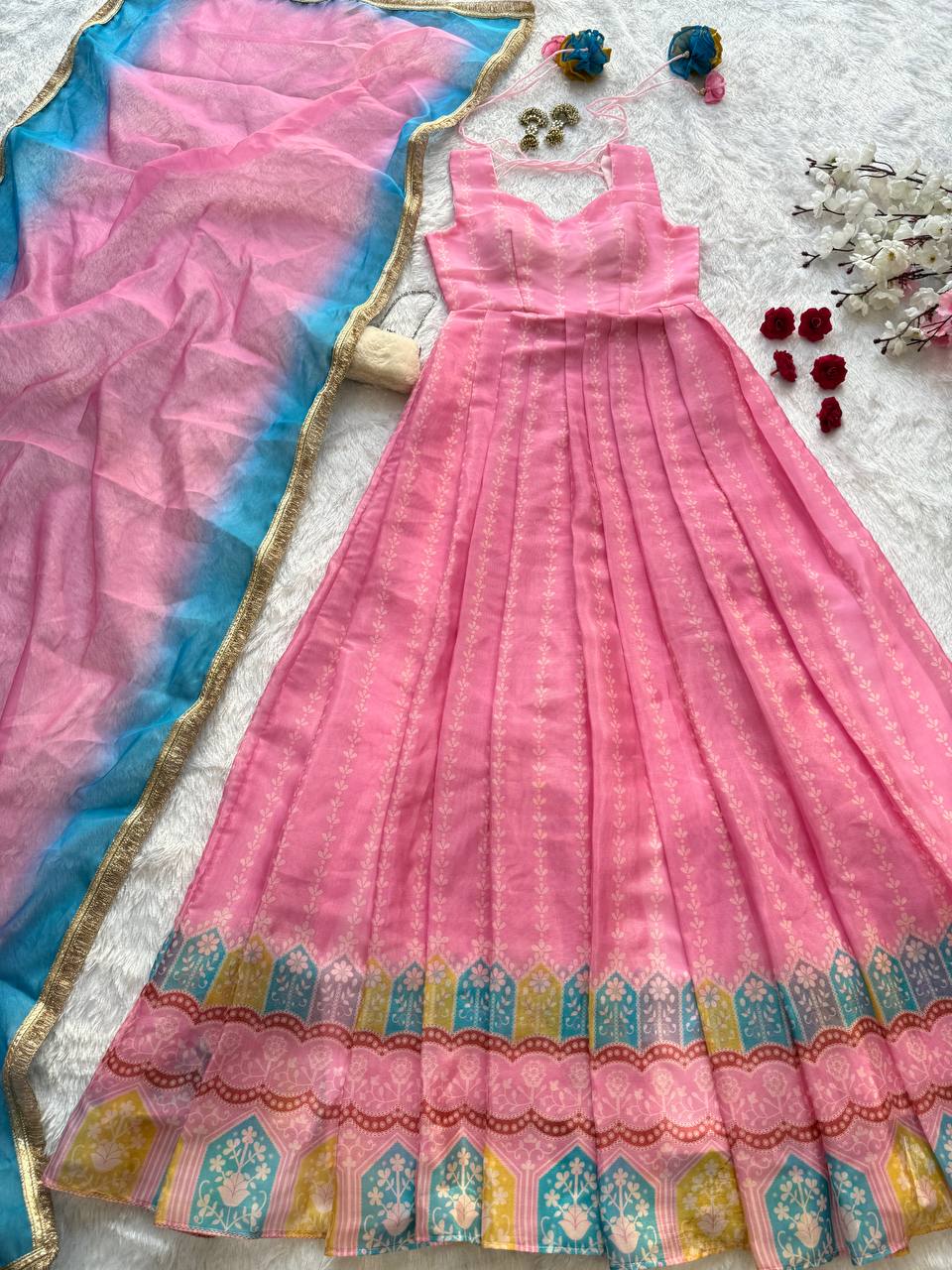Präsentation des exklusiven Anarkali-Shooting-Designs