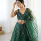 Sehen Sie umwerfend aus in diesem wunderschönen cremefarbenen Lehenga-Set