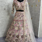 Sehen Sie umwerfend aus in diesem wunderschönen cremefarbenen Lehenga-Set
