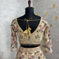 Sehen Sie umwerfend aus in diesem wunderschönen cremefarbenen Lehenga-Set