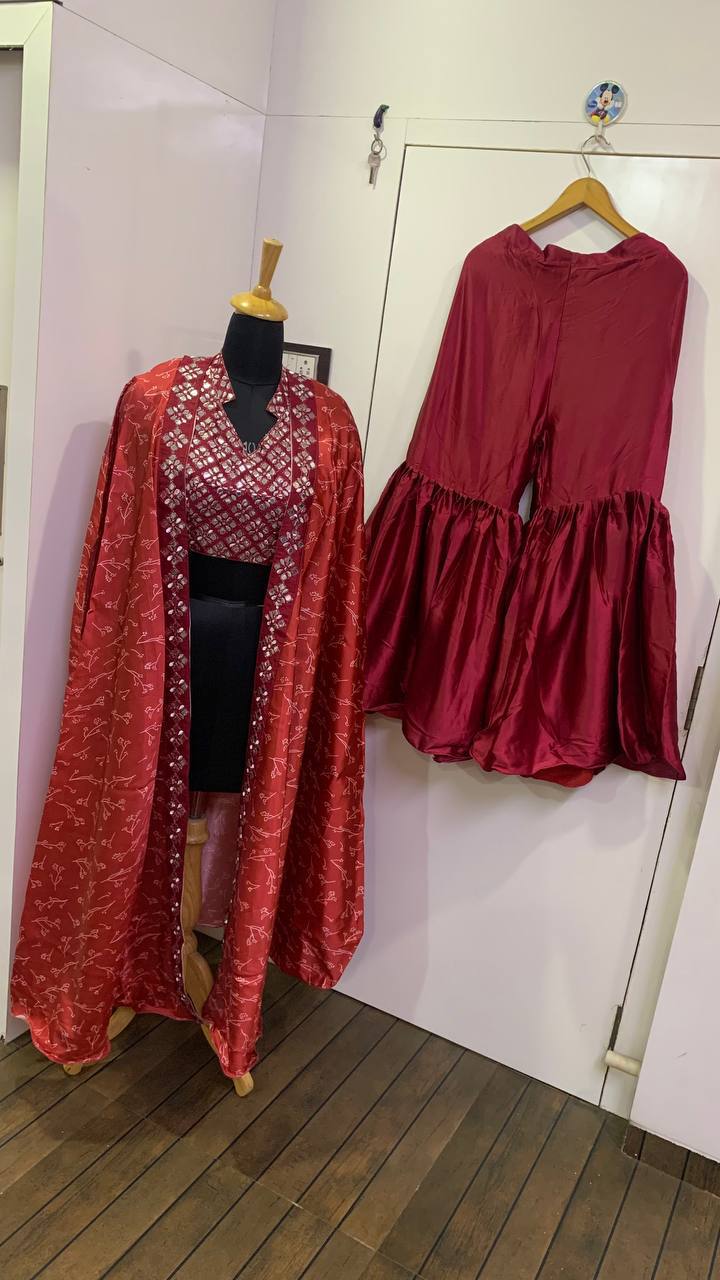 Einführung eines 4 Meter ausgestellten Lehenga mit Paillettenstickerei und Cut-Work