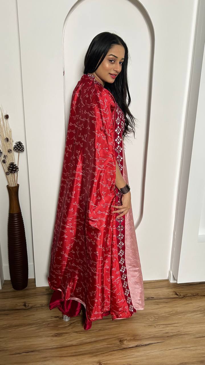 Einführung eines 4 Meter ausgestellten Lehenga mit Paillettenstickerei und Cut-Work