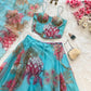 Sehen Sie umwerfend aus in diesem wunderschönen cremefarbenen Lehenga-Set
