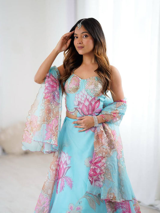 Sehen Sie umwerfend aus in diesem wunderschönen cremefarbenen Lehenga-Set