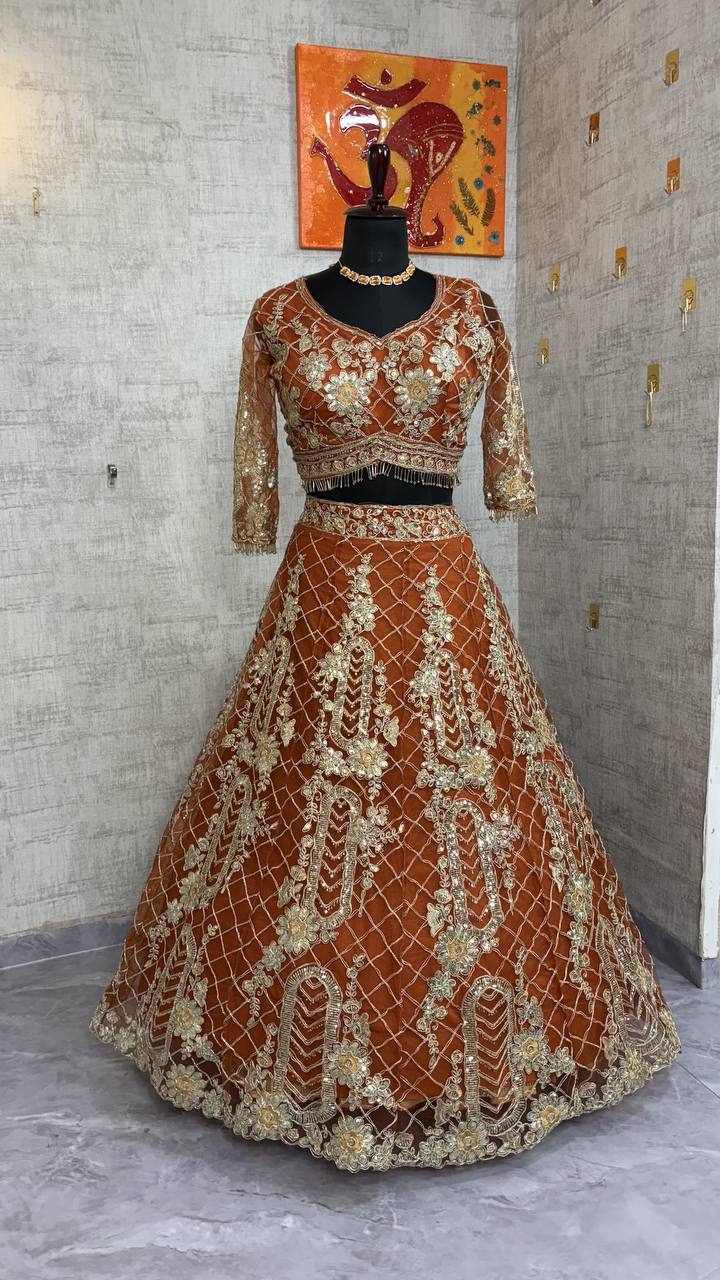 Sehen Sie umwerfend aus in diesem wunderschönen cremefarbenen Lehenga-Set