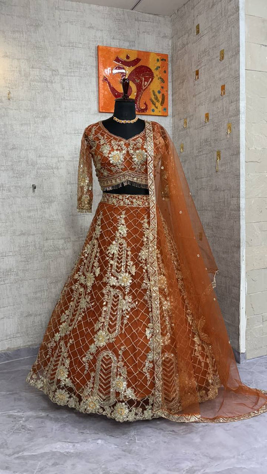 Sehen Sie umwerfend aus in diesem wunderschönen cremefarbenen Lehenga-Set
