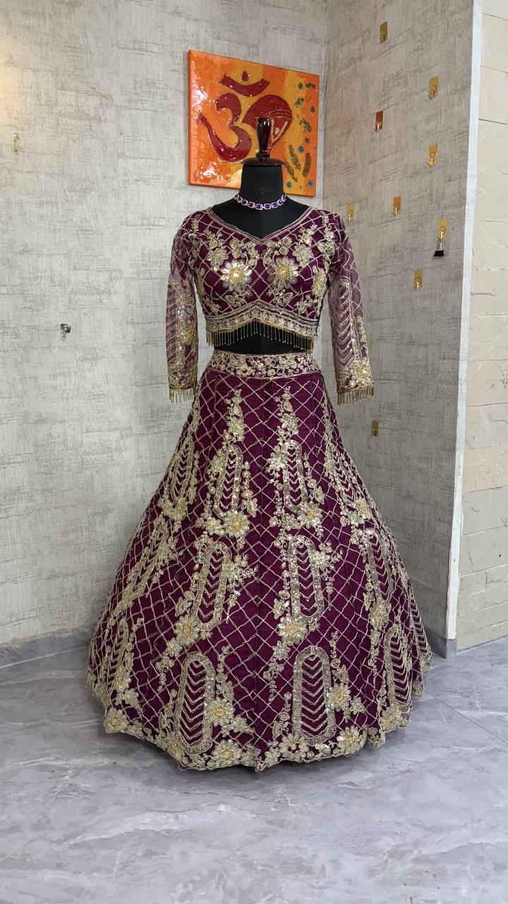 Sehen Sie umwerfend aus in diesem wunderschönen cremefarbenen Lehenga-Set