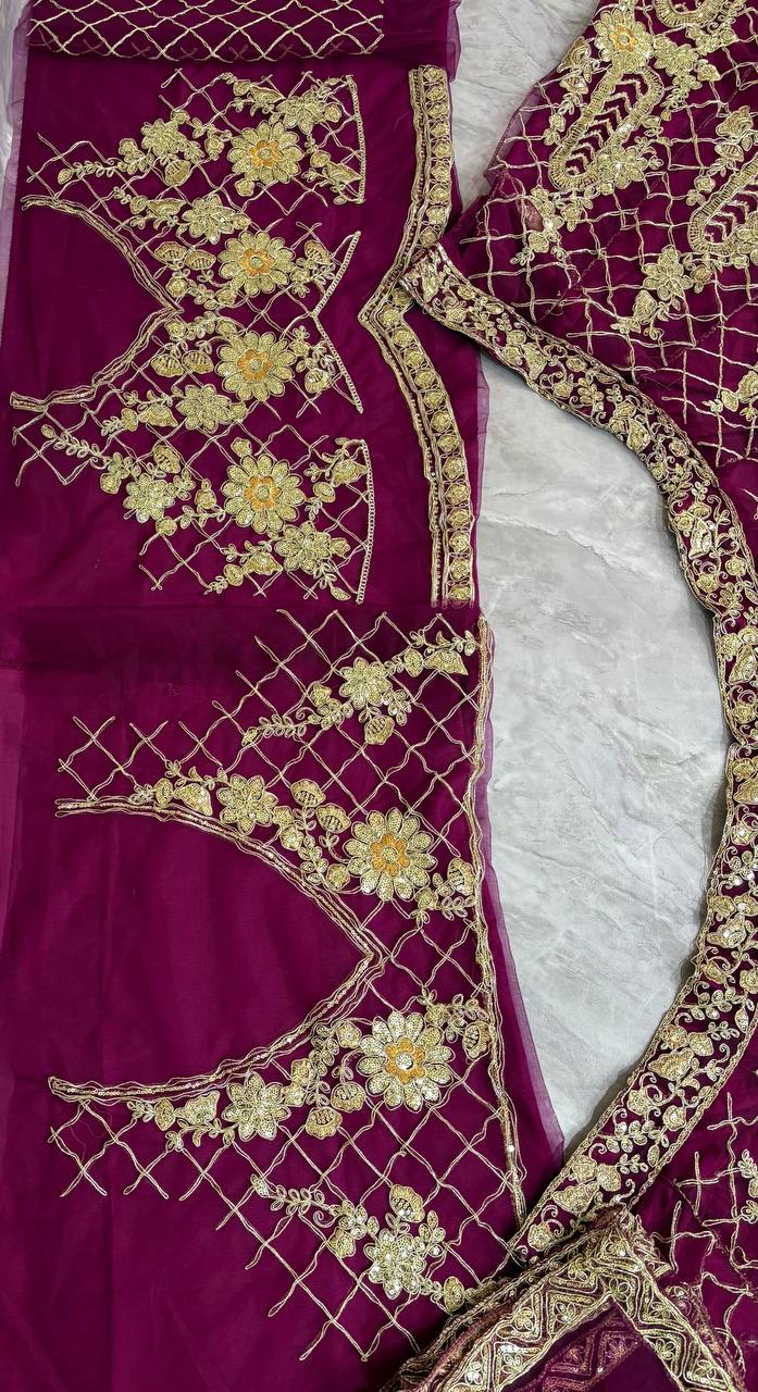Sehen Sie umwerfend aus in diesem wunderschönen cremefarbenen Lehenga-Set