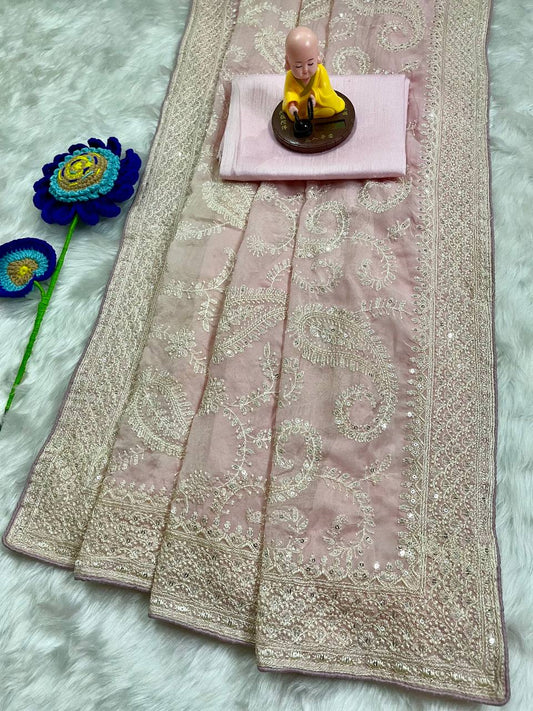 Je recherche quelqu'un pour ce magnifique sari de la même couleur