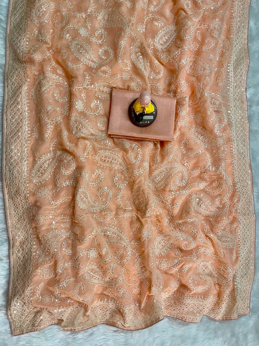 Je recherche quelqu'un pour ce magnifique sari de la même couleur