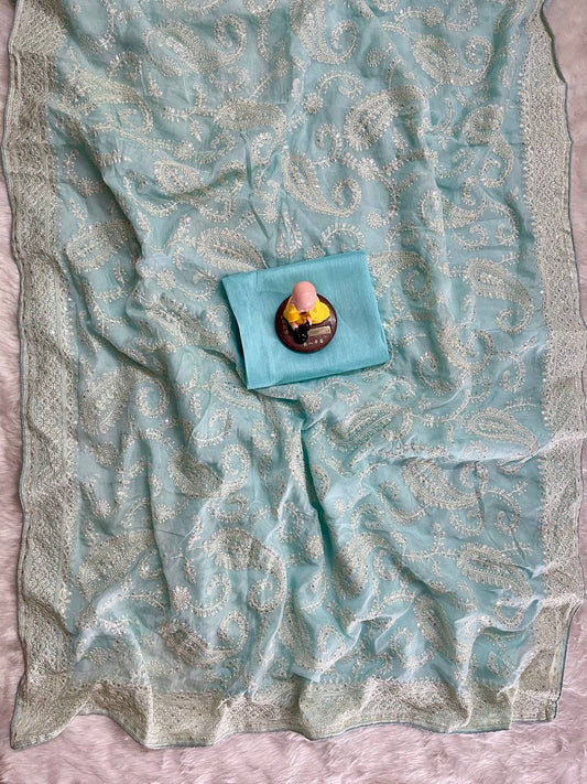 Je recherche quelqu'un pour ce magnifique sari de la même couleur