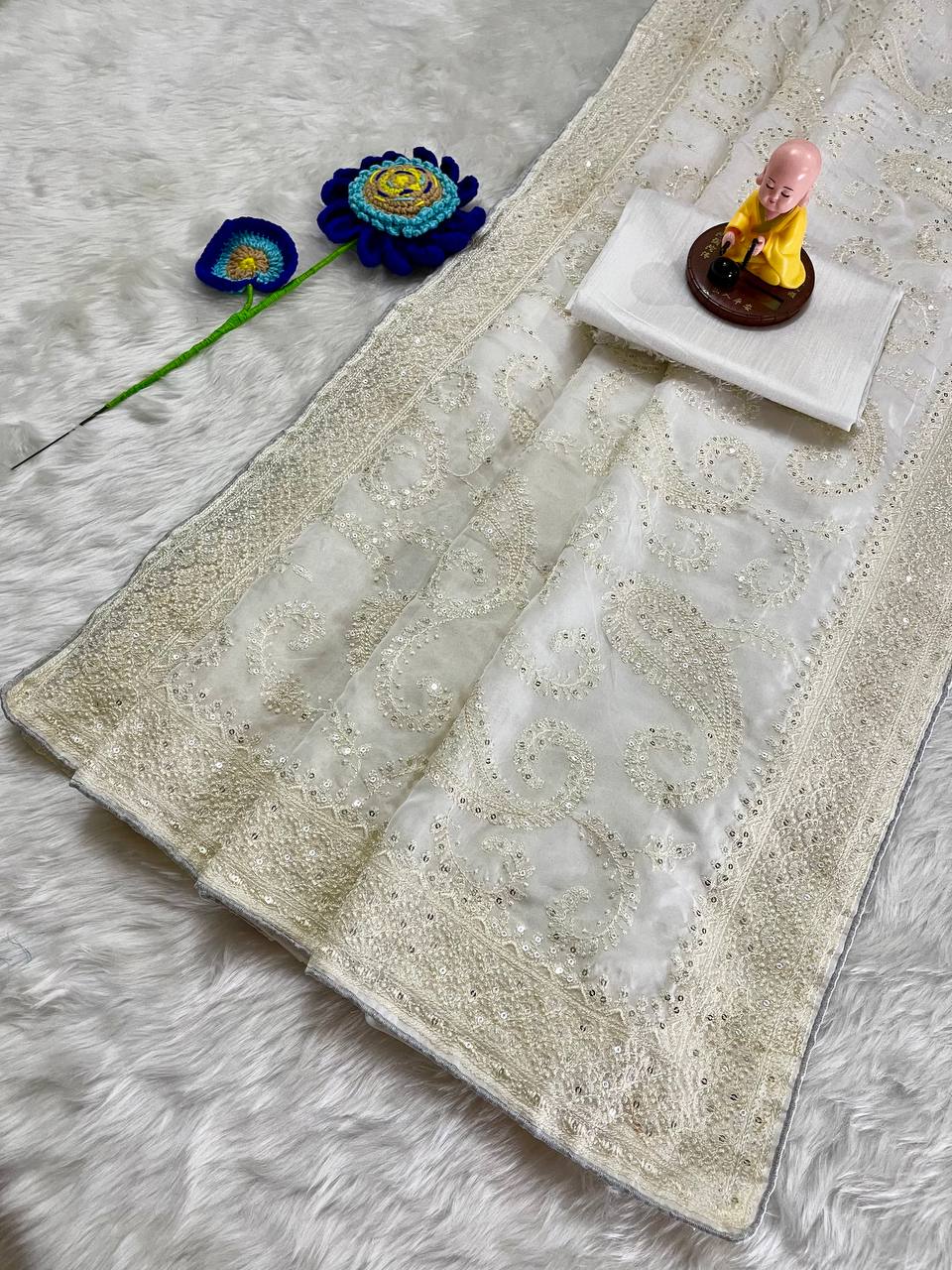 Je recherche quelqu'un pour ce magnifique sari de la même couleur