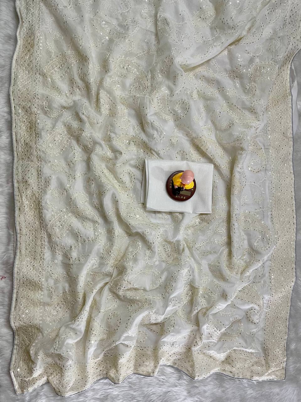 Je recherche quelqu'un pour ce magnifique sari de la même couleur