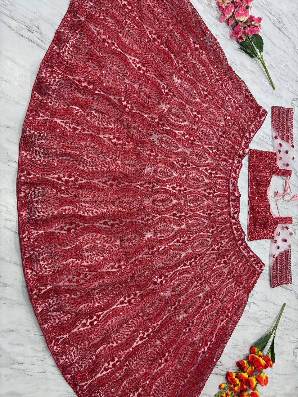 Einführung eines 4 Meter ausgestellten Lehenga mit Paillettenstickerei und Cut-Work