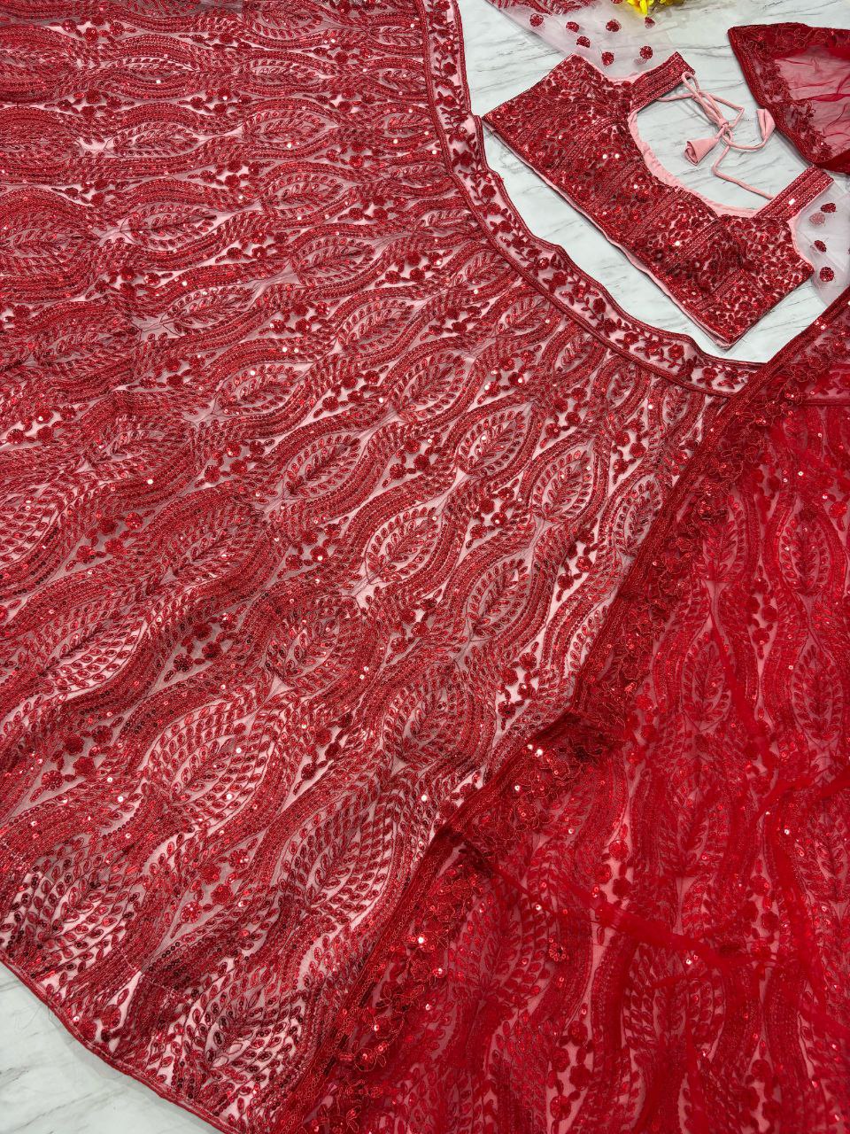 Einführung eines 4 Meter ausgestellten Lehenga mit Paillettenstickerei und Cut-Work