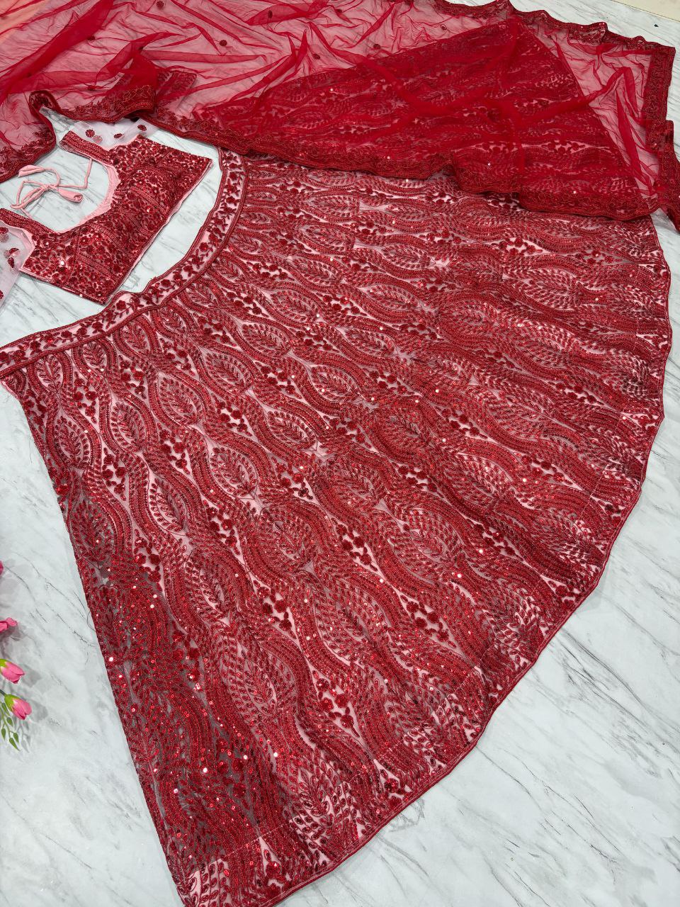 Einführung eines 4 Meter ausgestellten Lehenga mit Paillettenstickerei und Cut-Work
