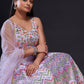 Sehen Sie umwerfend aus in diesem wunderschönen cremefarbenen Lehenga-Set