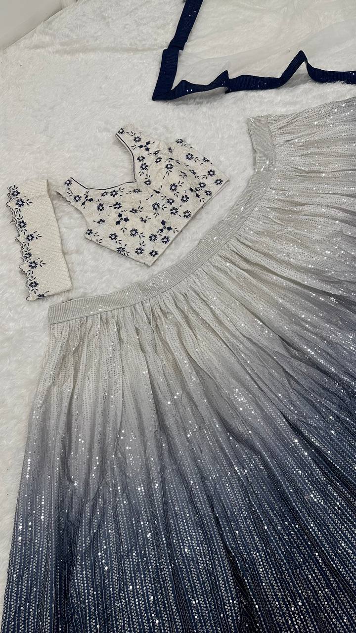 Einführung eines 4 Meter ausgestellten Lehenga mit Paillettenstickerei und Cut-Work