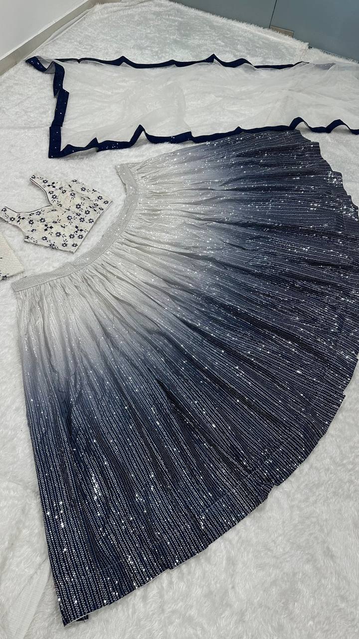 Einführung eines 4 Meter ausgestellten Lehenga mit Paillettenstickerei und Cut-Work