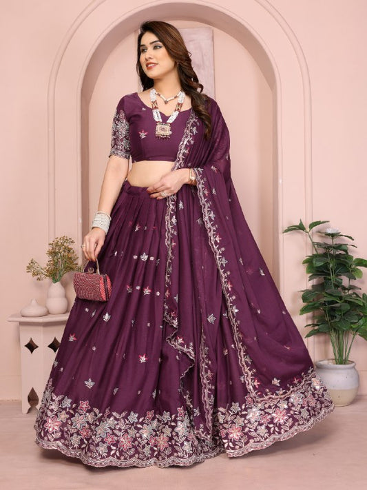 Soyez magnifique dans ce magnifique ensemble lehenga blanc cassé