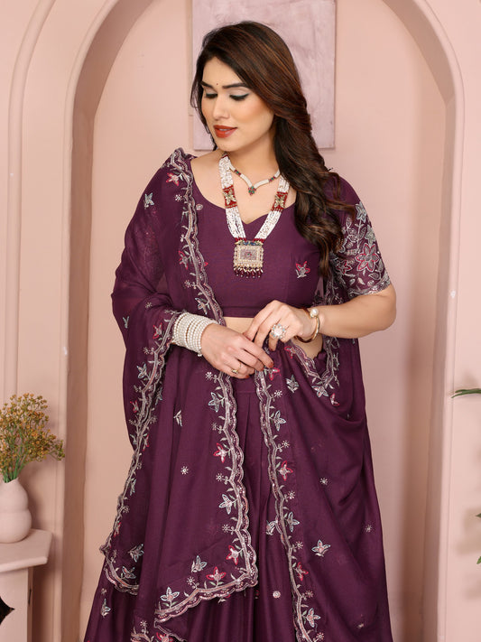 Soyez magnifique dans ce magnifique ensemble lehenga blanc cassé