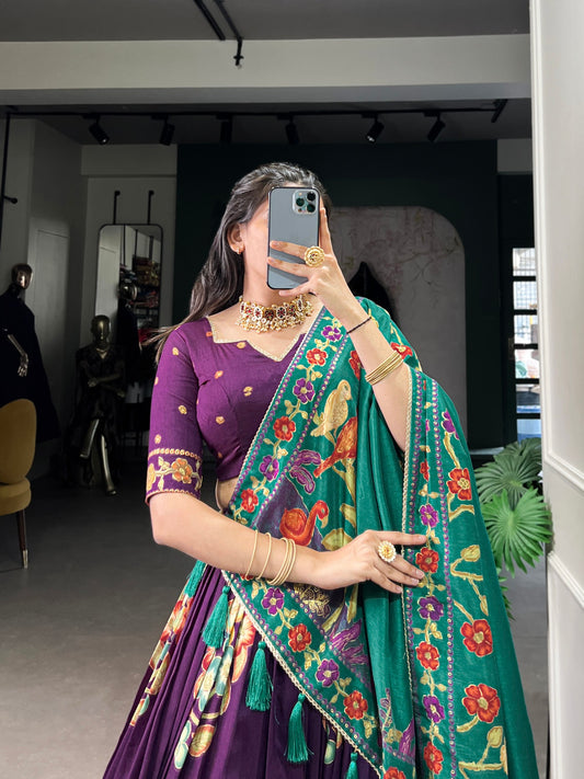 Lancement de Lehenga évasé de 4 mètres avec broderie à paillettes