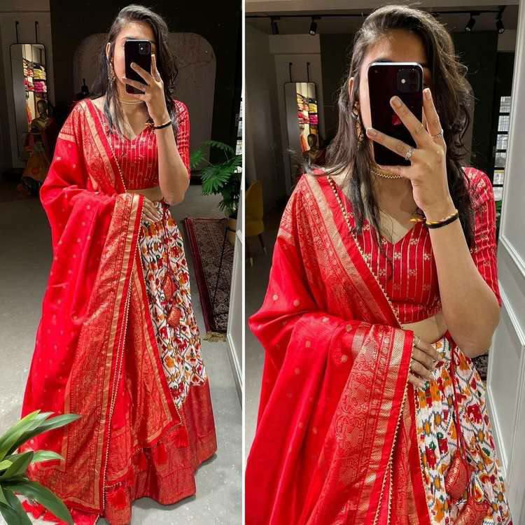 Lancement de Lehenga évasé de 4 mètres avec broderie à paillettes