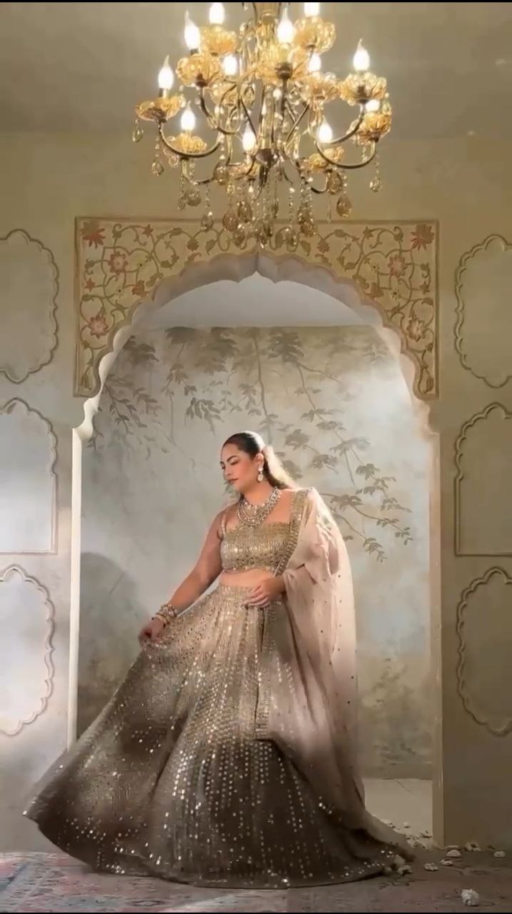 Feiern Sie den Charme der indischen Kultur mit diesem wunderschönen Lehenga-Set