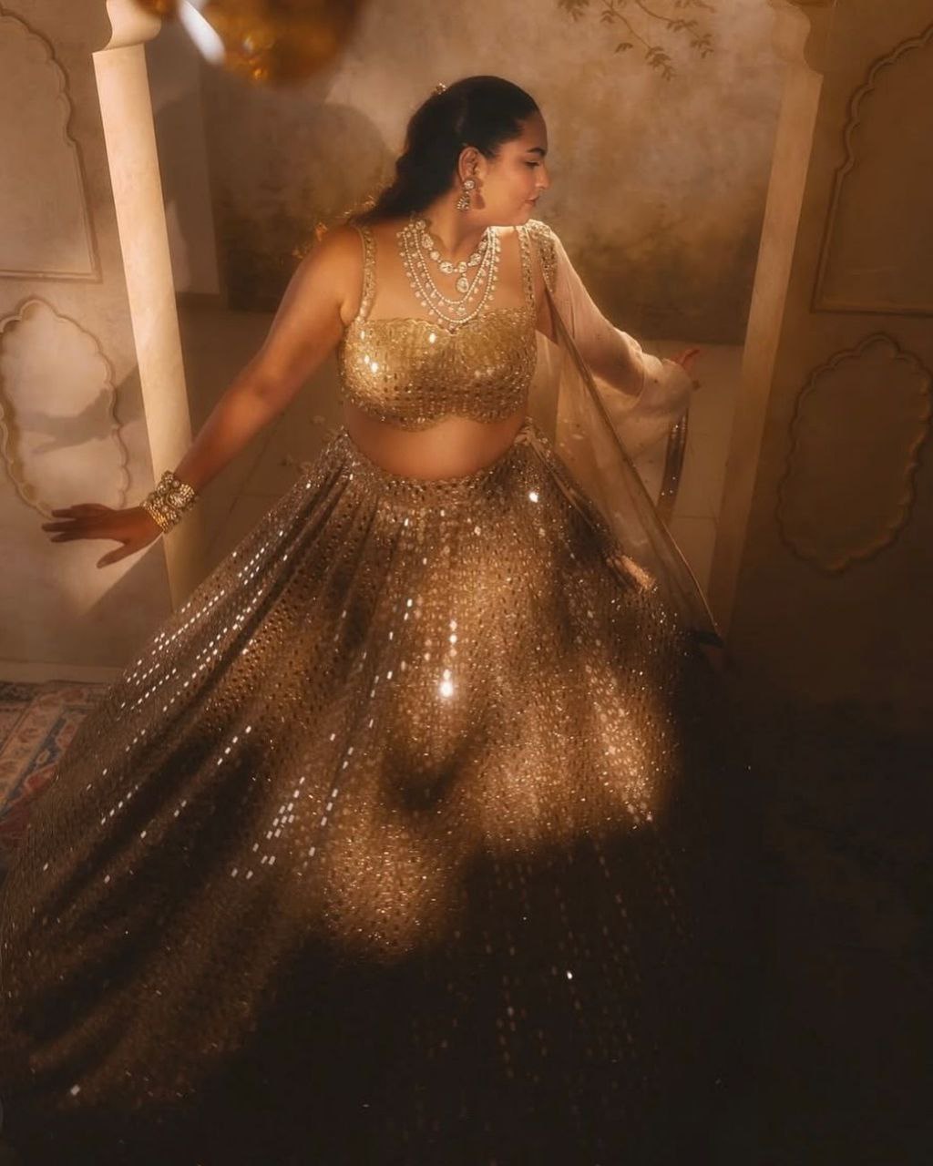 Feiern Sie den Charme der indischen Kultur mit diesem wunderschönen Lehenga-Set