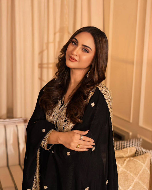 PRESENTING GOOD QUALITY BEAUTIFUL KURTA SET