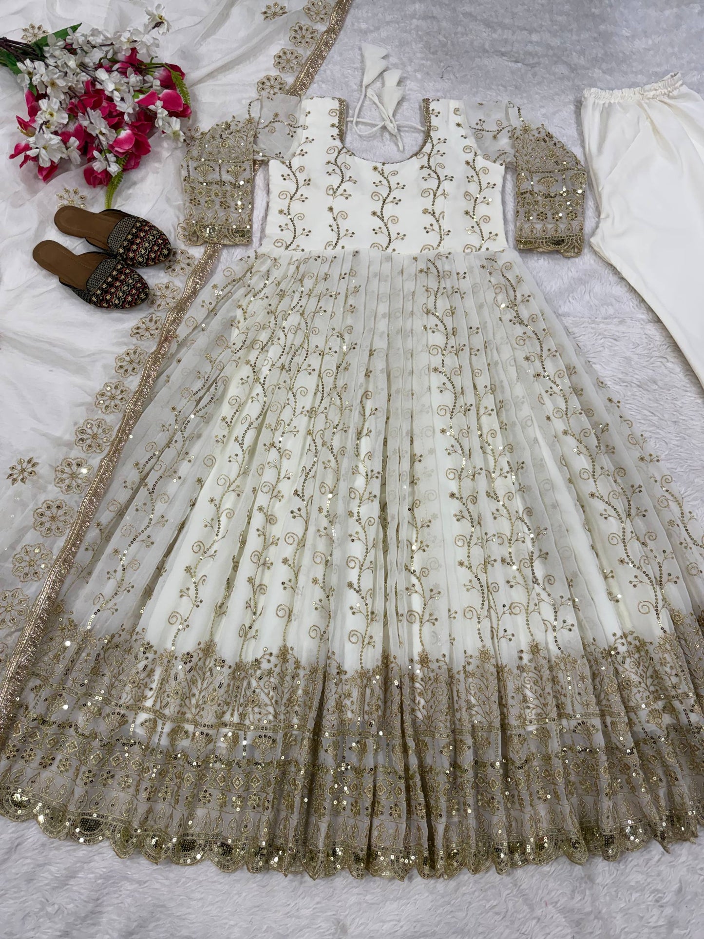 Presenting New Đěsigner Anarkali Suit In New Fancy Style