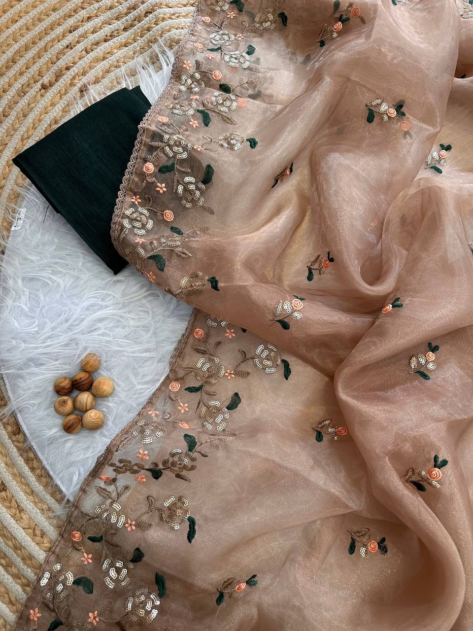 Sari brodé en pure soie Rangoli avec codage 3 mm c pallu