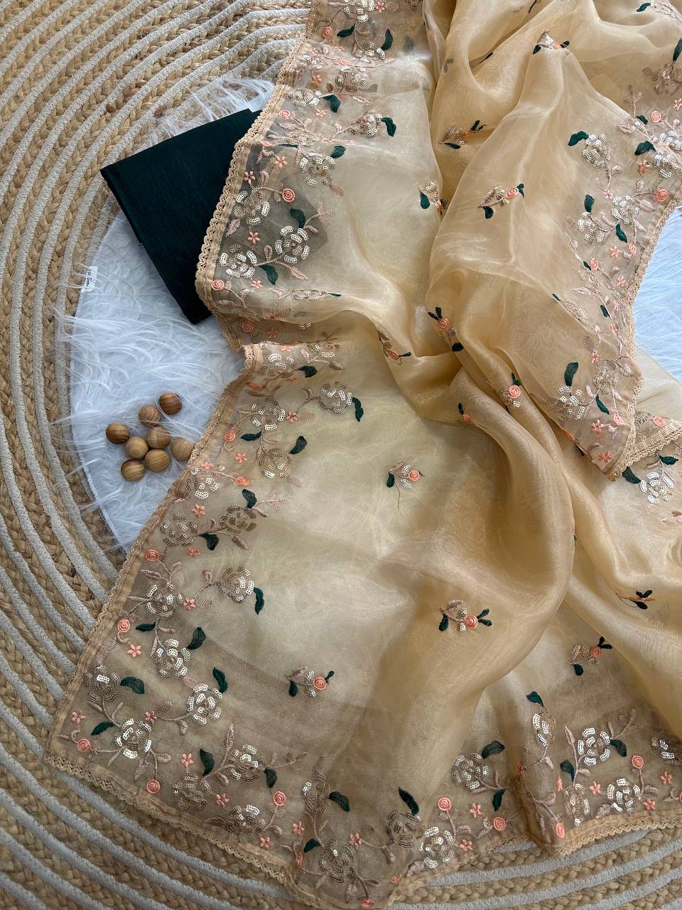 Sari brodé en pure soie Rangoli avec codage 3 mm c pallu