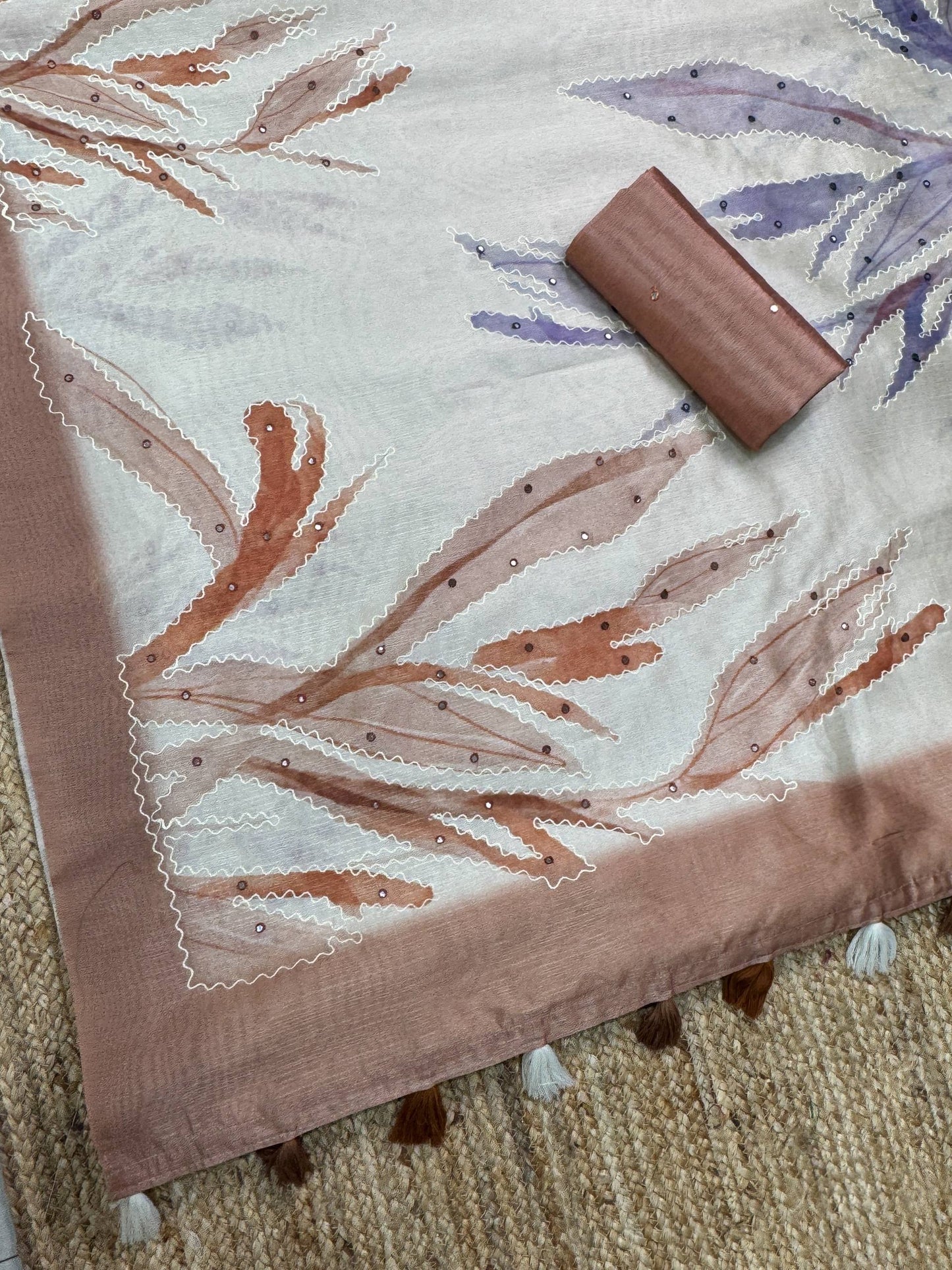 Sari brodé en pure soie Rangoli avec codage 3 mm c pallu