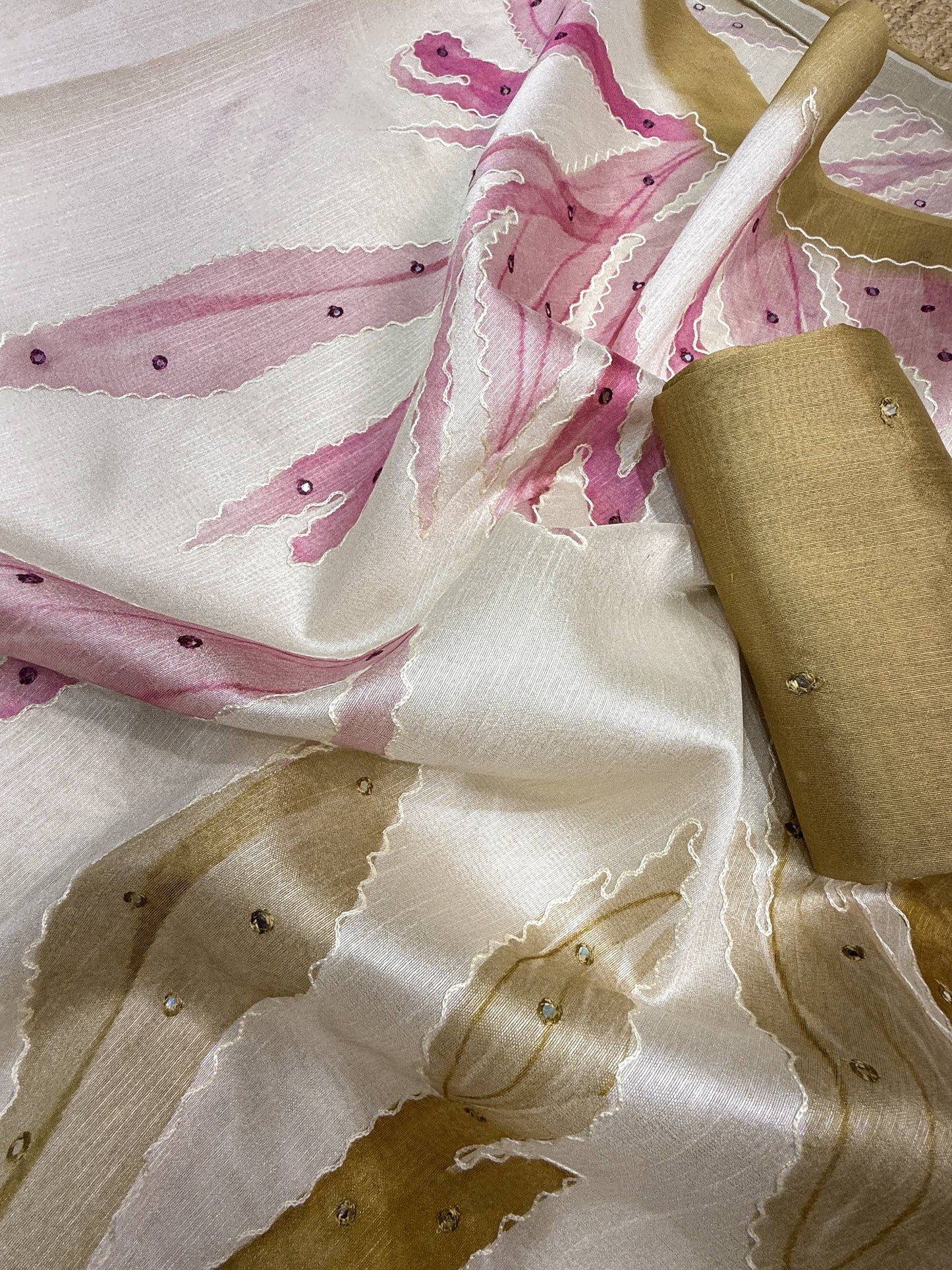 Sari brodé en pure soie Rangoli avec codage 3 mm c pallu