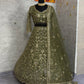 Sehen Sie umwerfend aus in diesem wunderschönen cremefarbenen Lehenga-Set