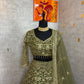Sehen Sie umwerfend aus in diesem wunderschönen cremefarbenen Lehenga-Set