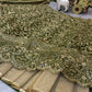 Sehen Sie umwerfend aus in diesem wunderschönen cremefarbenen Lehenga-Set