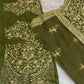 Sehen Sie umwerfend aus in diesem wunderschönen cremefarbenen Lehenga-Set