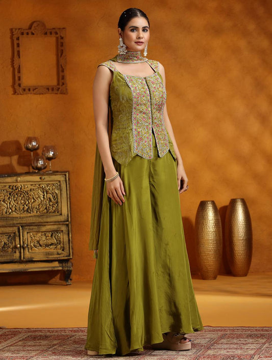 Celebrate special occasions with this stunning Mahendi
